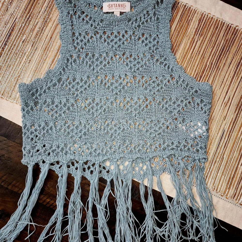 Shyanne Women's Yarn Crochet Fringe Trim Tank, Size Small - Picture 5 of 6